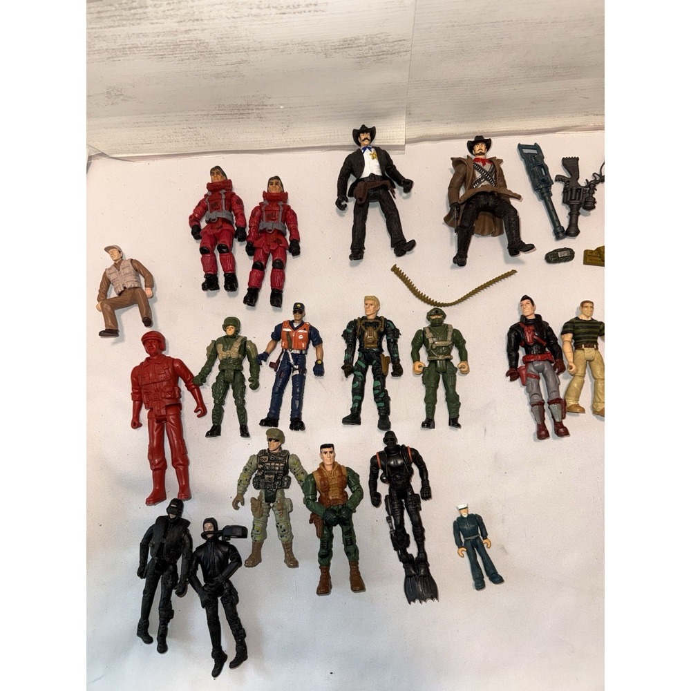 Vintage Military Action Figure Lot‎ Mixed Soldiers Divers Weapons Accessories
